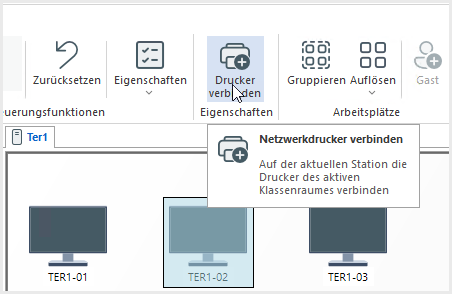 Markiere zunächst die Station in der Visualisierung des Klassenraums. Wählen anschließend „Drucker verbinden“ im Menüband